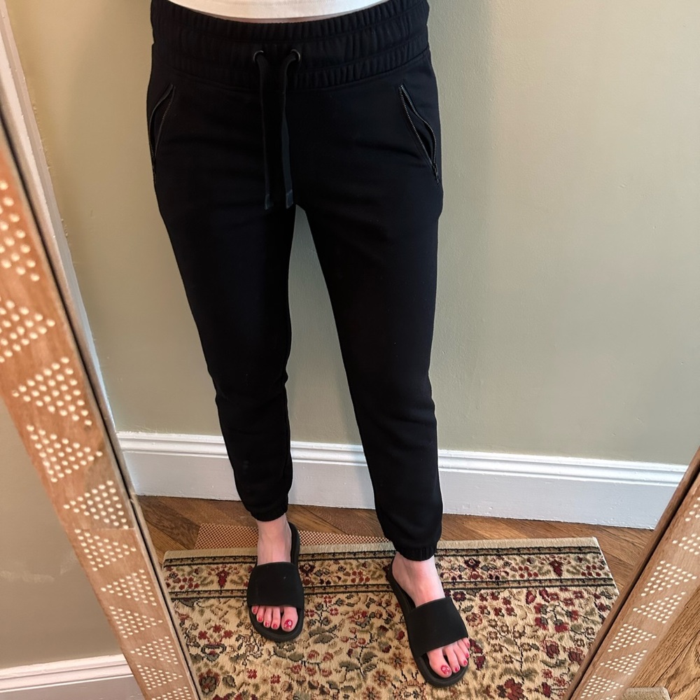 Athleta Bounce back jogger size small